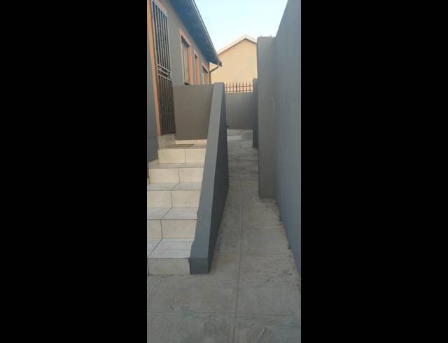 2 BEDROOM PROPERTY TO RENT IN KAGISO 2